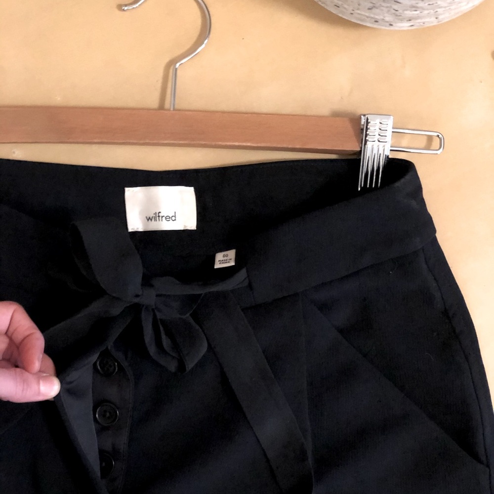 Aritzia Wilfred black cropped dress/work pants. Size 00